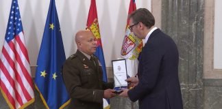 Vučić uručio Orden srpske zastave drugog stepena komandantu Nacionalne garde Ohaja