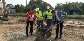 Mirović položio kamen temeljac za izgradnju fiskulturne sale u Mačvanskoj Mitrovici