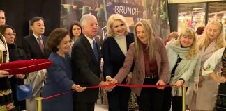 Kisić na otvaranju Božićnog bazara rukotvorina žena izbeglica