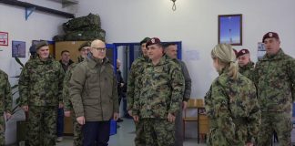 Ministar Vučević obišao 63. padobransku brigadu