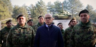 Ministar Vučević obišao kasarnu u Leskovcu