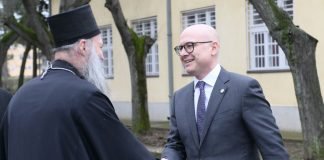 Patrijarh Porfirije Gardi Vojske Srbije uručio ikone izrađene u manastiru Kovilj