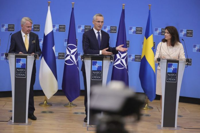 Finska pristupila NATO
