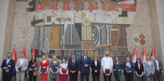 Vučić uručio ugovore o zaposlenju najuspešnijim diplomcima medicinskih fakulteta i škola u Srbiji