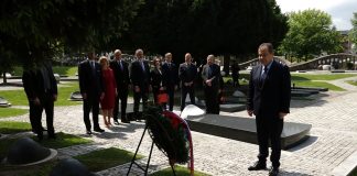 Polaganjem venca na grob Ive Andrića obeležen dan srpske diplomatije