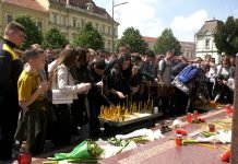 Zrenjaninci odali počast ubijenim đacima i čuvaru škole „Vladislav Ribnikar“
