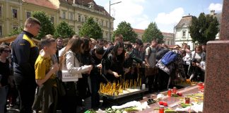 Zrenjaninci odali počast ubijenim đacima i čuvaru škole „Vladislav Ribnikar“