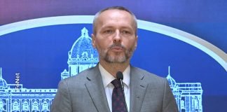 Aleksandar Olenik – Sramno je što premijerka i ministri izigravaju žrtve