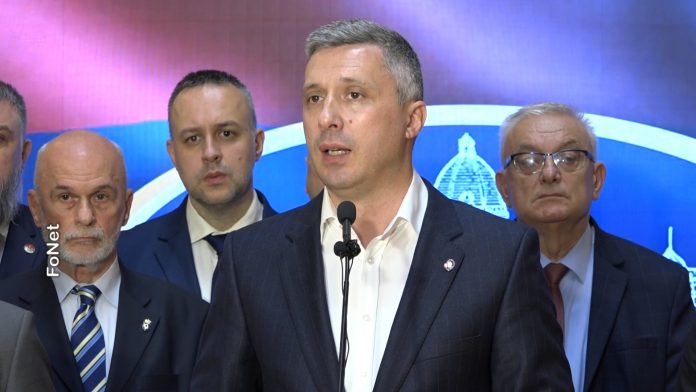Skupstina_Desna_Opozicija_KZN_obradovic_1_100.mp4_snapshot_00.01.040