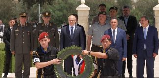 Ministar Vučević položio venac na vojnom groblju Makedonitisa na Kipru