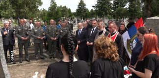 Ministar Vučević položio venac na grob palom heroju Savi Erdeljanu