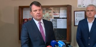 Otkrivena bista akademika Dejana Medakovića u Karlovačkoj gimnaziji