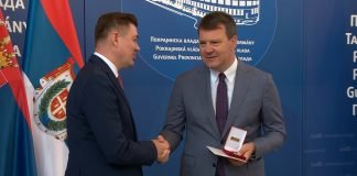 Miroviću uručeno najviše priznanje Crvenog krsta Srbije