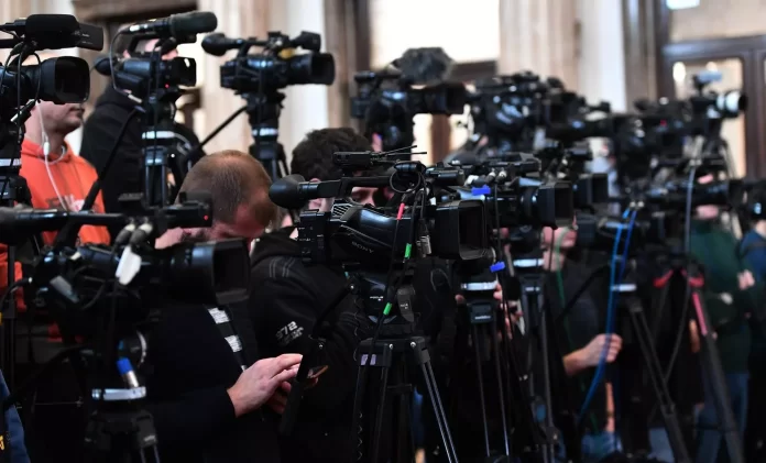 Koalicija za slobodu medija osudila targetiranje novinara televizija N1 i Nova S