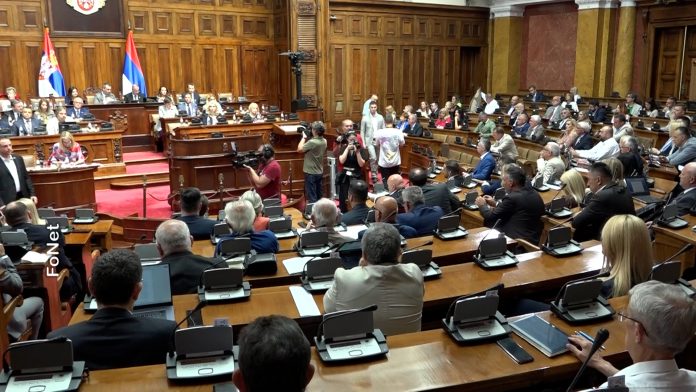 Koliko nas koštaju poslanici