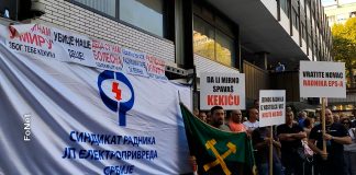 Protest radnika EPS-a ispred Poštanske štedionice zbog blokade računa Fonda solidarnosti