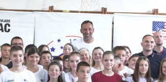 Vlade Divac i Dejan Davidovac u OŠ „Dositej Obradović“ – Malim koracima do velikih zvezda