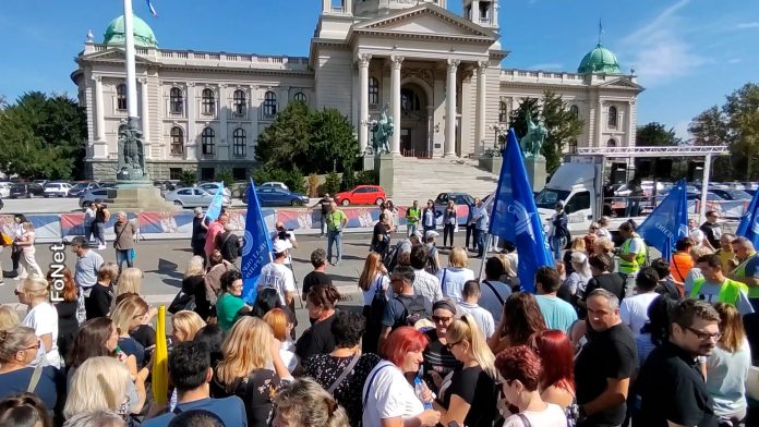 10 protest prosvetari