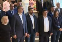 Vučić obišao osnovne škole u Batajnici i Lovćencu