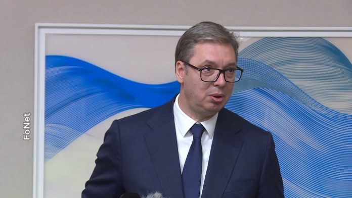 Vučić - U sredu idem da kupim jogurt i parizer sa Malim i Momirovićem