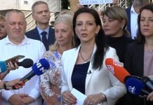 Građani ispred Specijalnog suda zvižducima dočekali Koluviju, aplauzom pozdravili Isakova