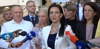 Građani ispred Specijalnog suda zvižducima dočekali Koluviju, aplauzom pozdravili Isakova