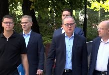 Organizatori protesta predali zahtev za raspisivanje izbora