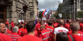 Vozači saniteta Hitne pomoći protestovali ispred Vlade Srbije – Traže bolje plate i uslove