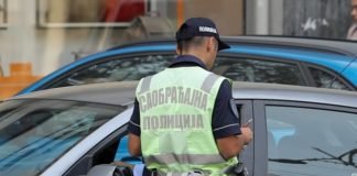 Skoro 4.000 vozača i više od 600 pešaka kažnjeno zbog mobilnog telefona