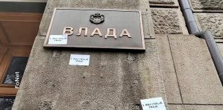 Protest roditelja ubijenih đaka ispred ‘Ribnikara’, traže da se izgradi memorijalni centar