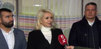Ministarka Kisić uručila ključeve dva terenska vozila Centru za socijalni rad u Raški