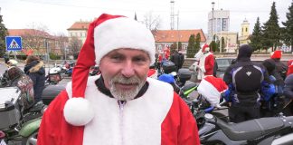 Akcija ,,Moto Deda Mraz’’ – Zrenjaninski bajkeri i ove godine obradovali mališane paketićima