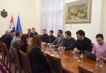 Preporuka za isplatu po 10.000 dinara zaposlenima u lokalnim samoupravama