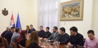 Preporuka za isplatu po 10.000 dinara zaposlenima u lokalnim samoupravama