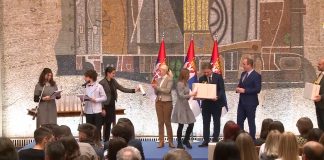 Nagrađeni učenici za postignute izvanredne rezultate na republičkim i međunarodnim takmičenjima