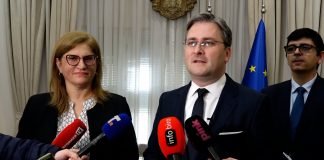 Selaković uručio pasoš ćerki Blagoja Jovovića
