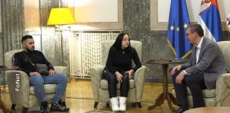 Vučić sa porodiljom koja je pretrpela akušersko nasilje