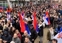 Skup Srba u Kosovskoj Mitrovici – Ukidaju nam parče hleba