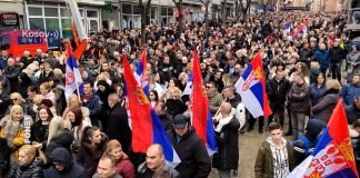 Skup Srba u Kosovskoj Mitrovici – Ukidaju nam parče hleba