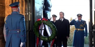 Ministar Selaković položio venac na Spomenik Neznanom junaku na Avali povodom Dana državnosti