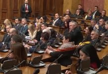 Treći dan rasprave o izboru predsednika parlamenta – Lupanje o klupe, psovke i uvrede
