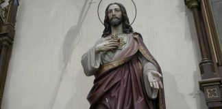 Katolici i protestanti širom sveta obeležavaju Veliki petak
