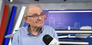 Kosta Čavoški – Brnabić može da postupa ispravno, ali neće jer radi po Vučićevim nalozima