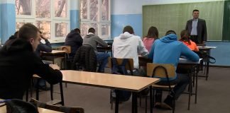 „Nastavnici likovnog predaju hemiju i fiziku“ – Rešenja ponuđena, ali stoje u fioci nadležnih