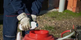 Svako ko primenjuje pesticide dužan da obavesti komšije dan ranije