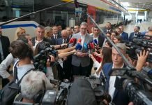 Predsednik Vučić prisustvovao predstavljanju novog kineskog brzog voza