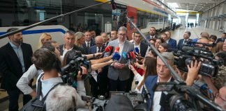 Predsednik Vučić prisustvovao predstavljanju novog kineskog brzog voza