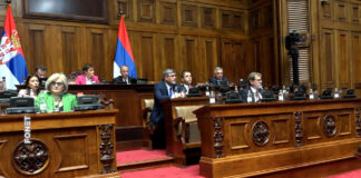 Poslanici nastavili zasedanje, na početku pitanja