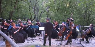 Koncert kraj vodopada u Gostilju