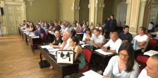 Konstitutivna sednica Skupštine grada Zrenjanina – Dok opozicija kritikuje, vlast ćuti